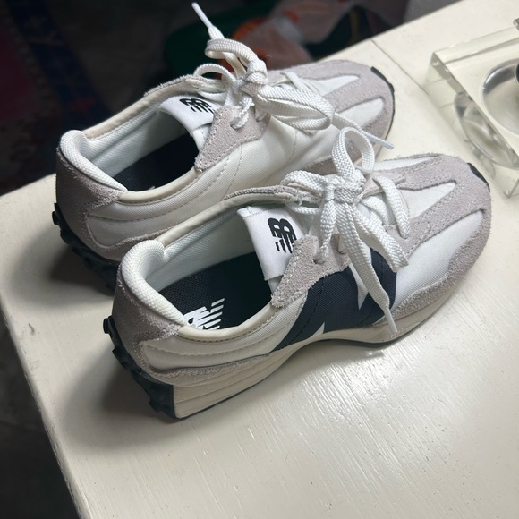 Girls New Balance Sneakers - Picture 2 of 4